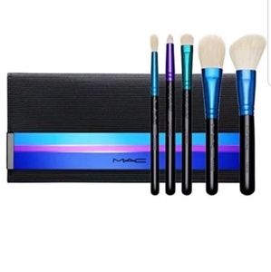 MAC travel brush kit